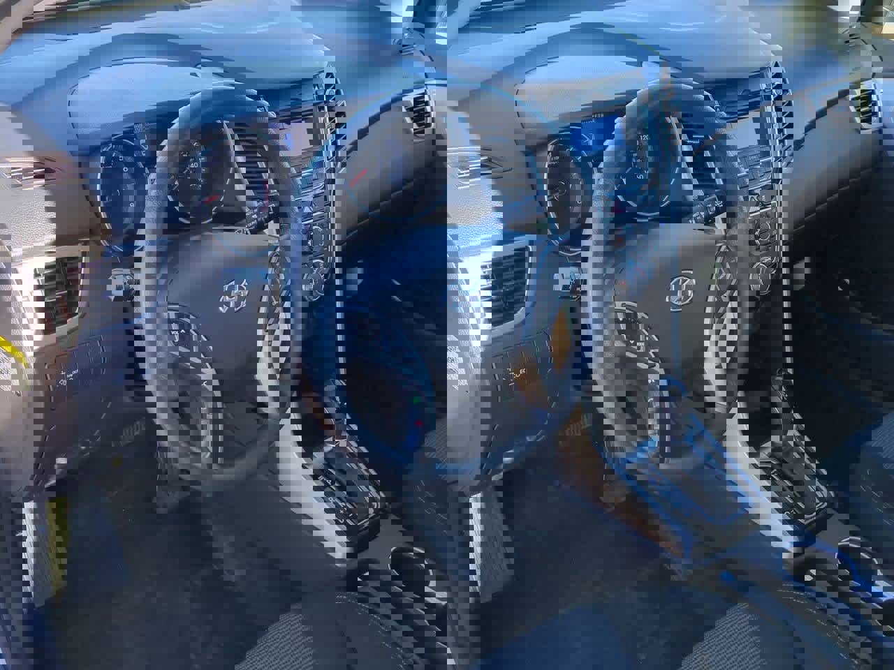 Used 2017 Hyundai Elantra GT image 2