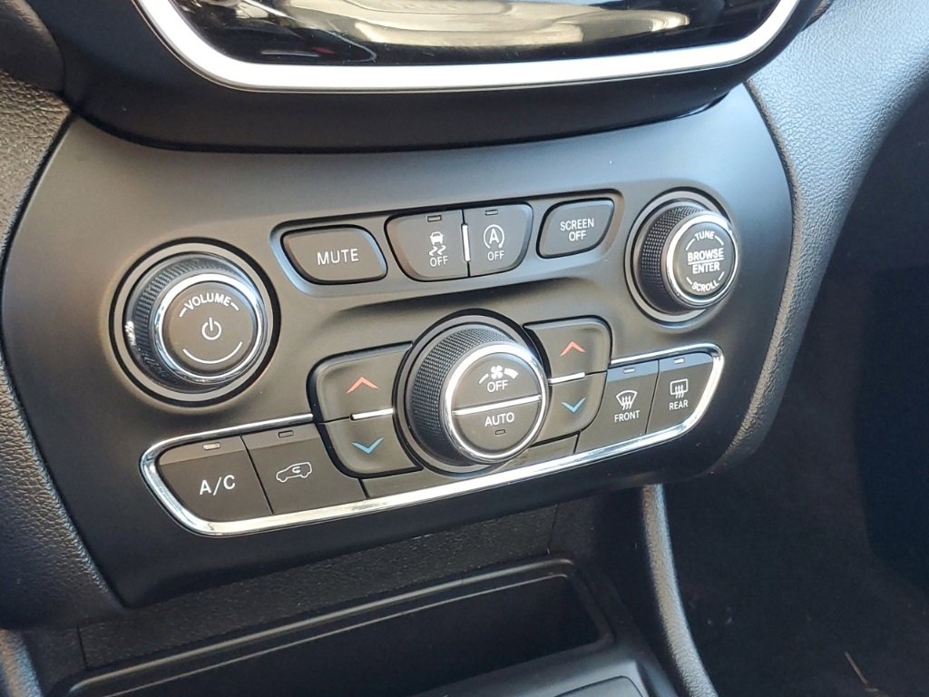 Used 2020 Jeep Cherokee Limited image 23