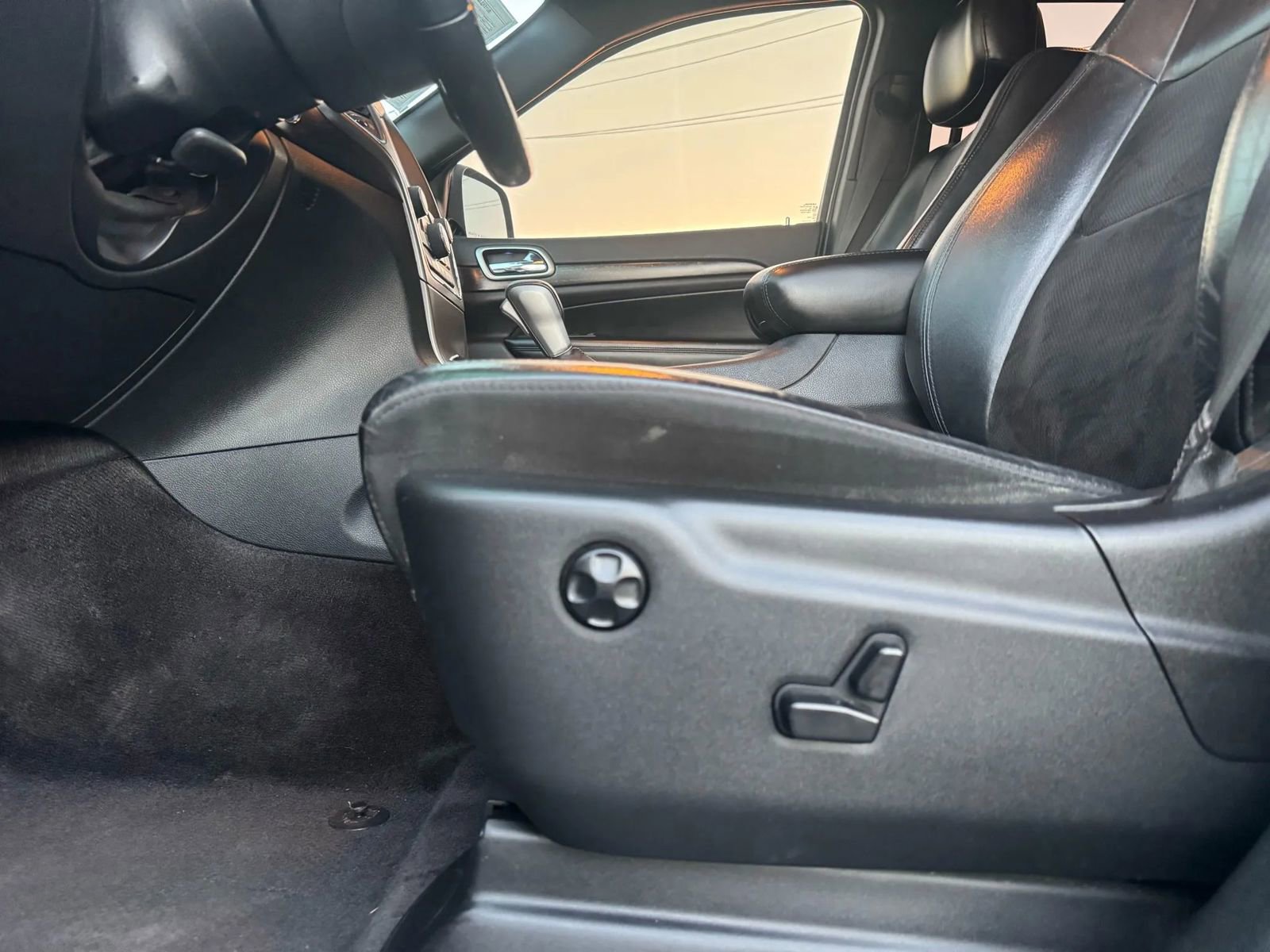 Used 2018 Jeep Grand Cherokee Altitude image 18