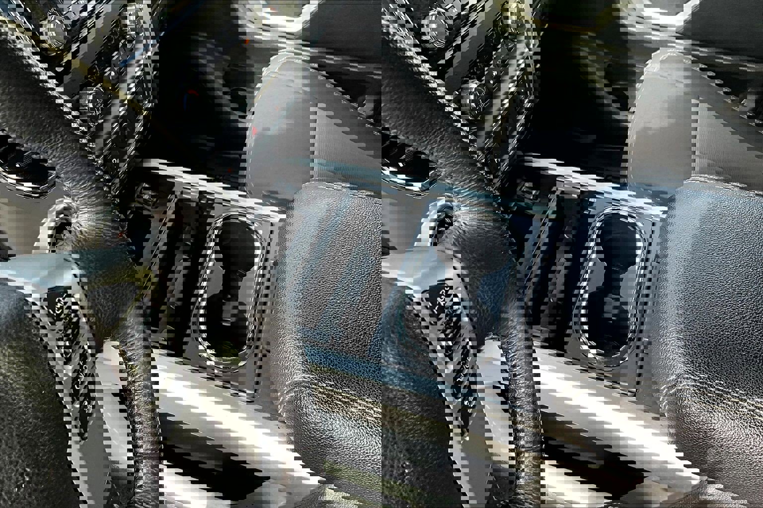 Used 2020 Nissan Titan SV w/ SV Convenience Package image 15