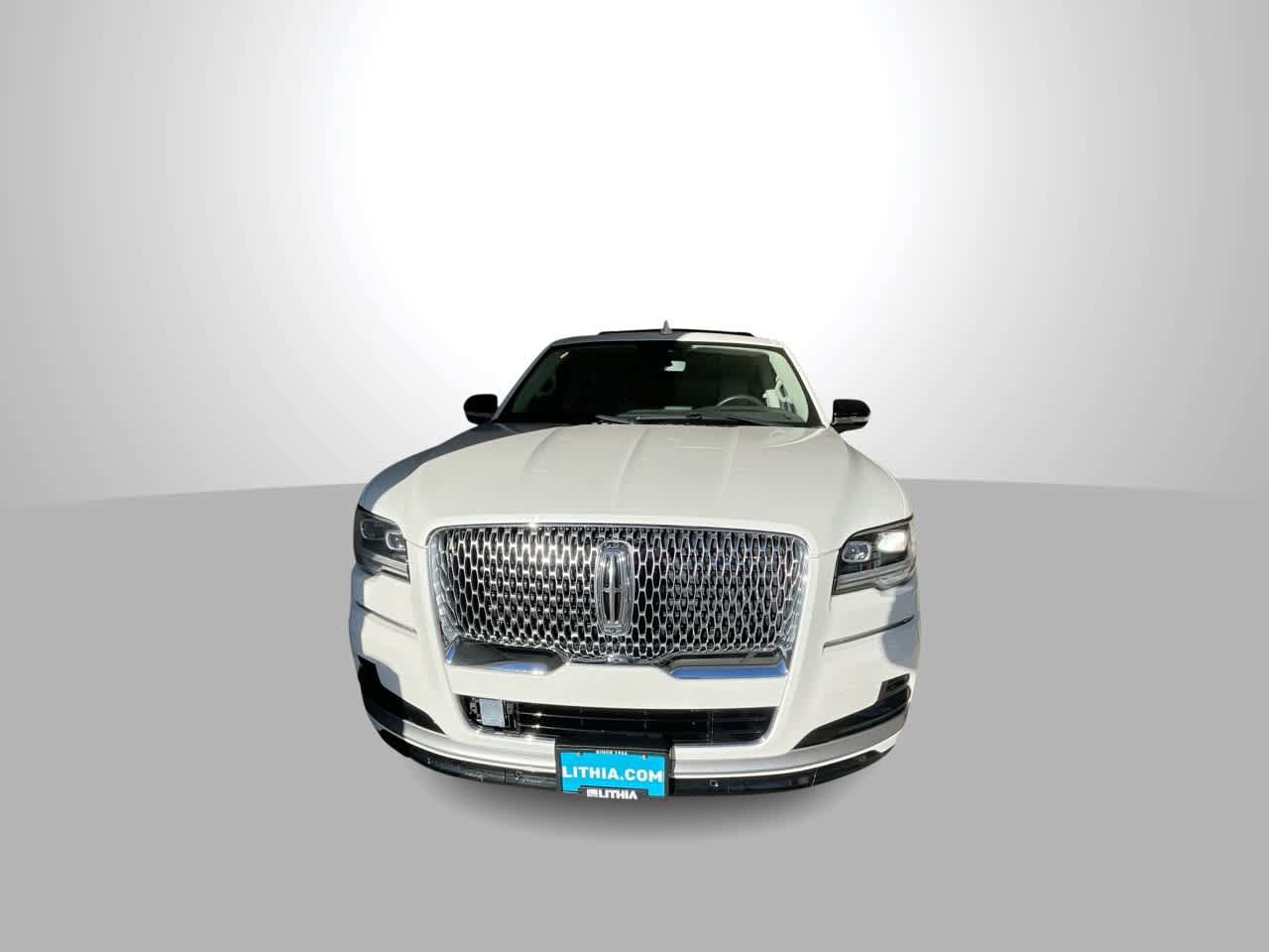 Used 2022 Lincoln Navigator L Reserve AWD/4WD image 3