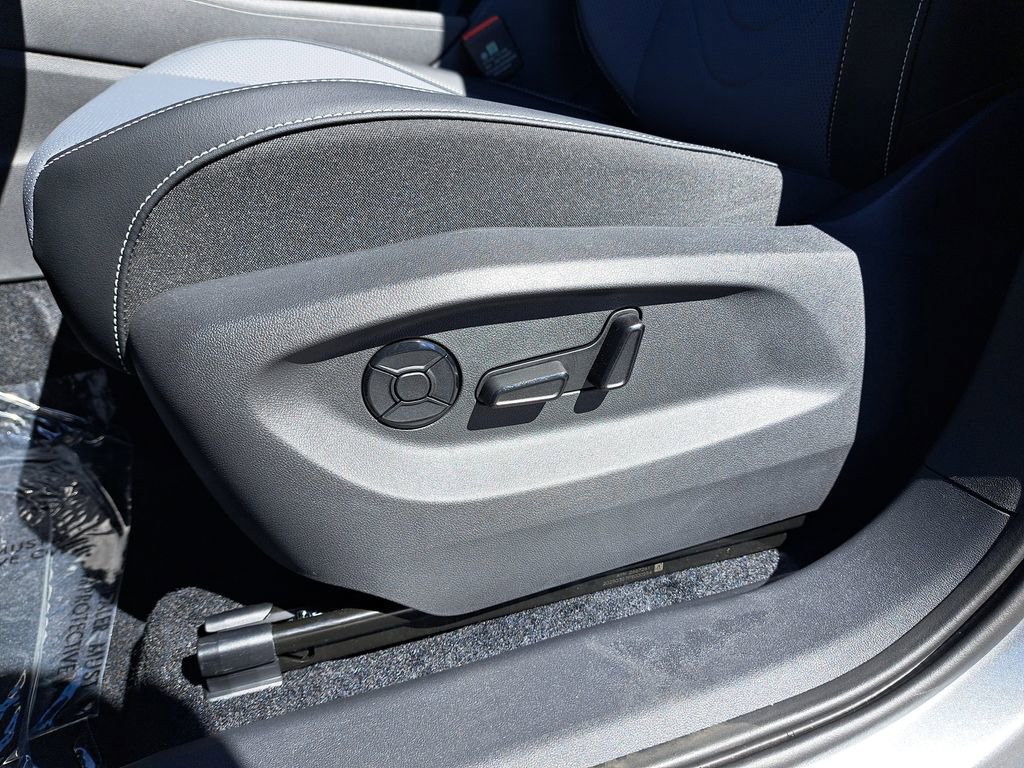 New 2025 Volkswagen Tiguan SE image 35