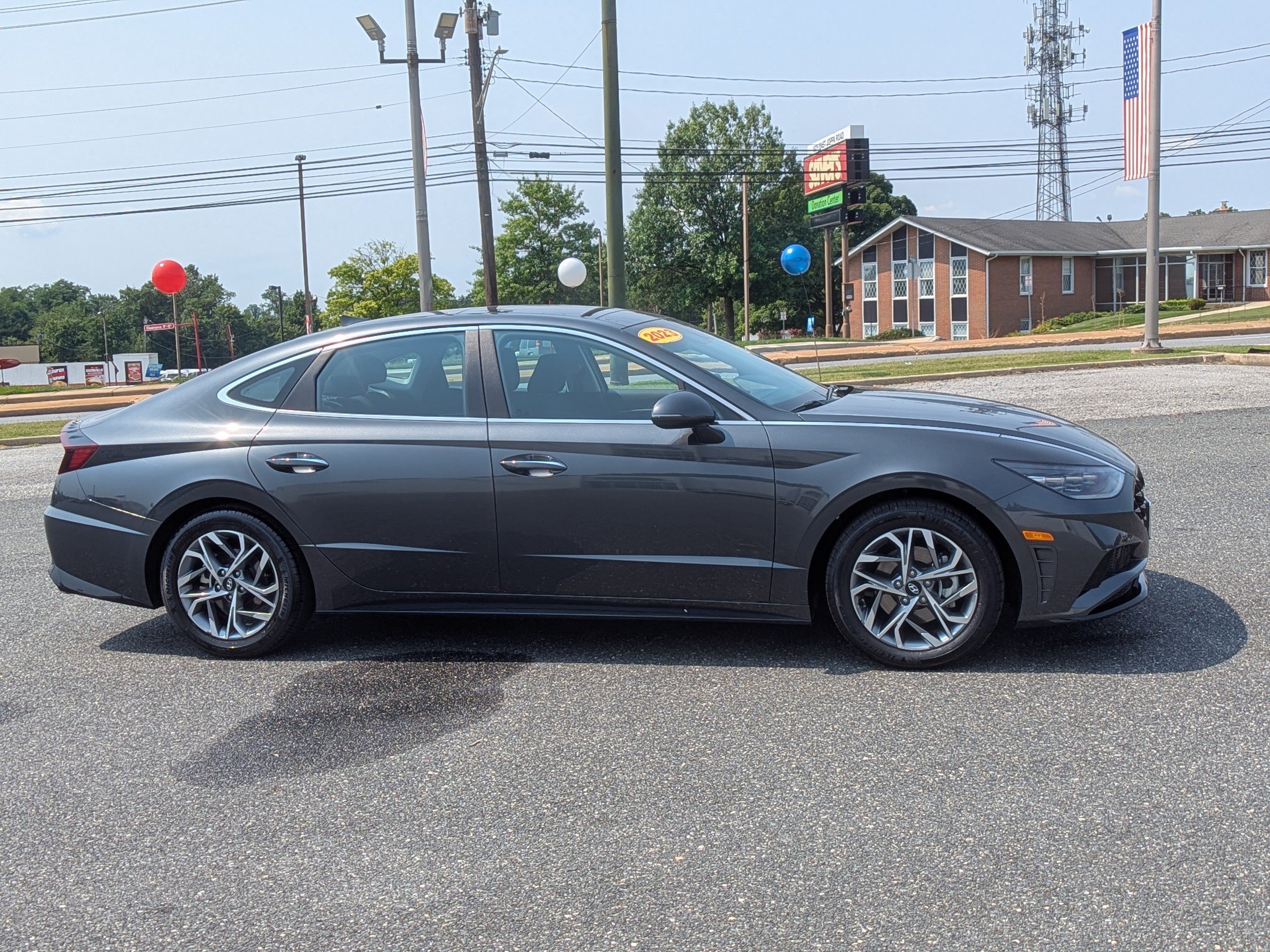 Used 2023 Hyundai Sonata SEL w/ Convenience Package FWD image 10