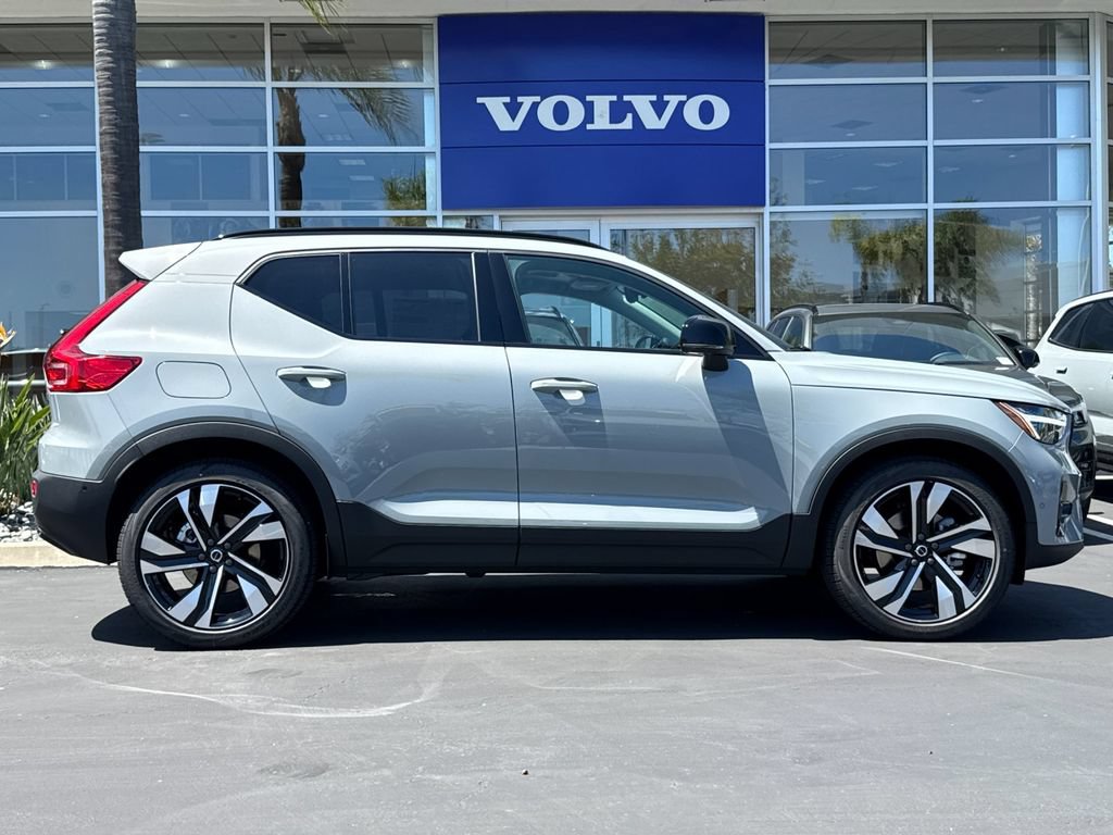 New 2026 Volvo XC40 B5 Plus w/ Climate Package AWD/4WD image 6