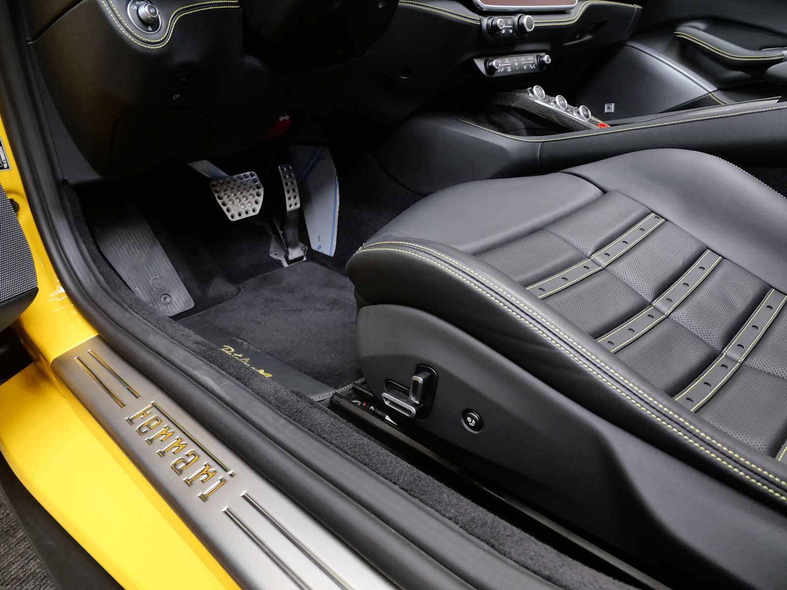 Certified 2023 Ferrari Portofino M image 22