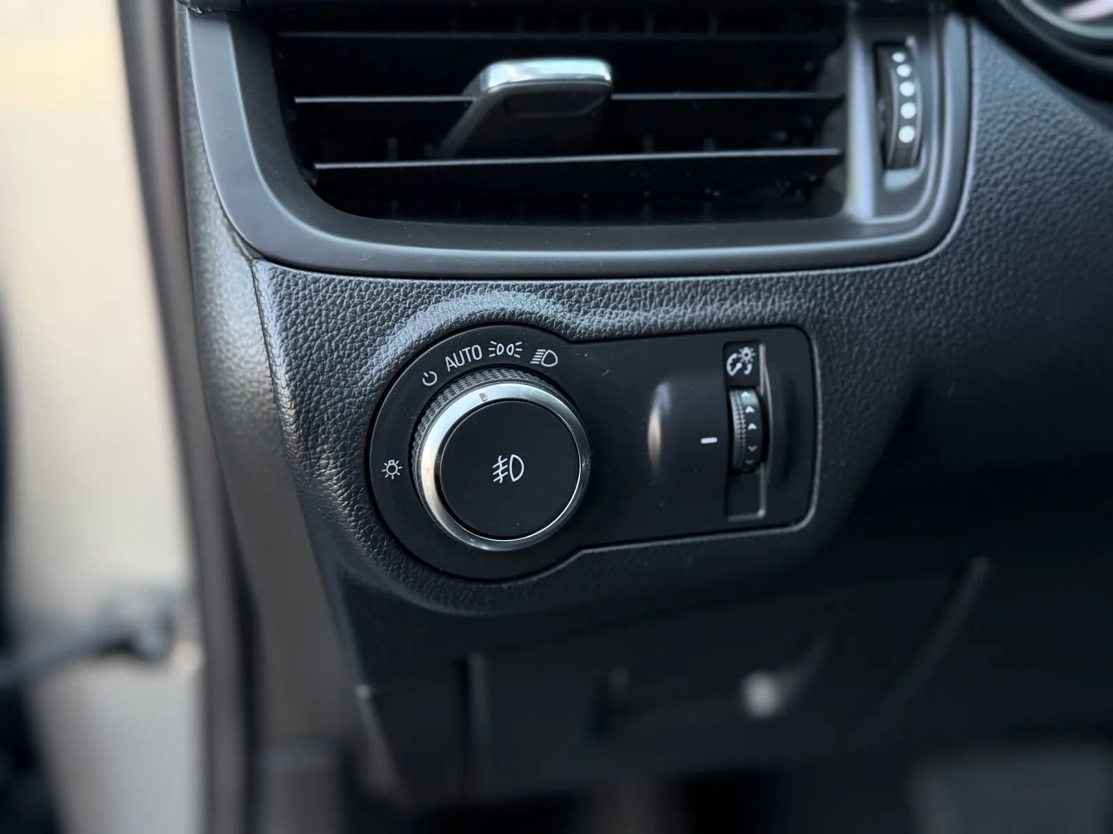 Used 2020 Buick Envision Essence w/ LPO, Active Package image 26