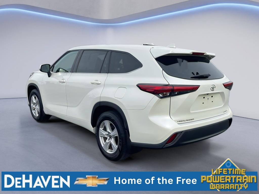 Used 2020 Toyota Highlander LE AWD/4WD image 4