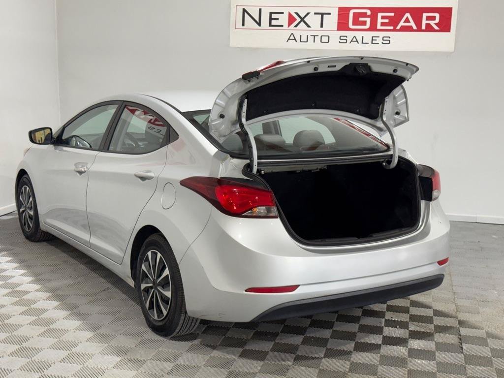 Used 2016 Hyundai Elantra SE FWD image 22