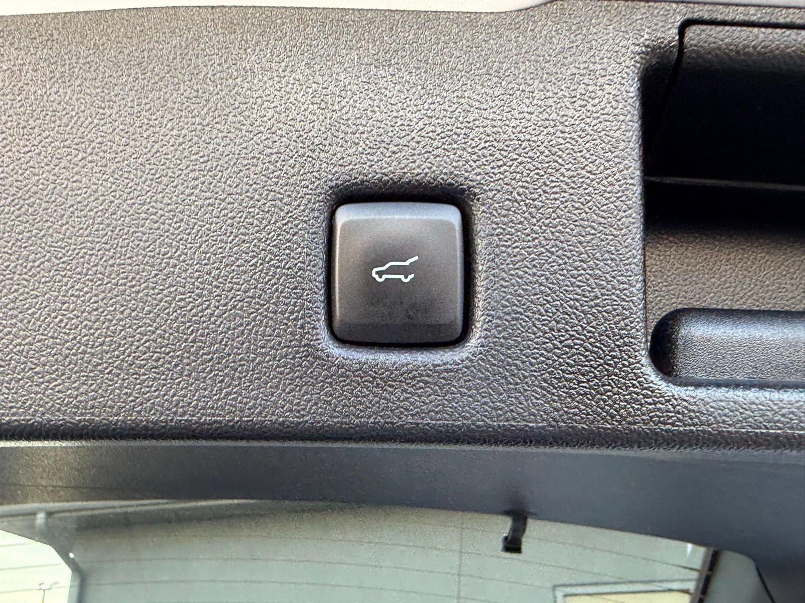 Used 2022 Ford Escape SE w/ Convenience Package FWD image 39