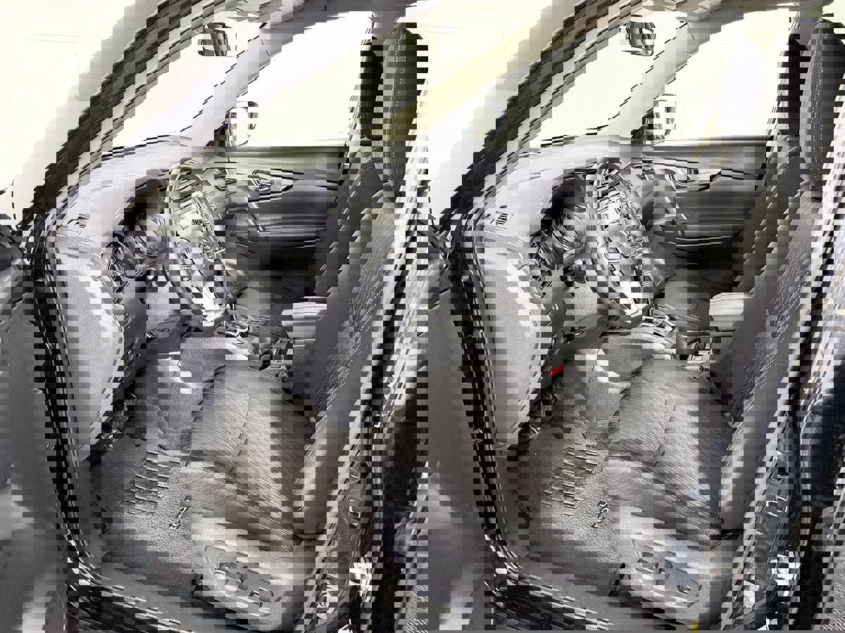 Used 2018 Nissan Rogue SV image 26