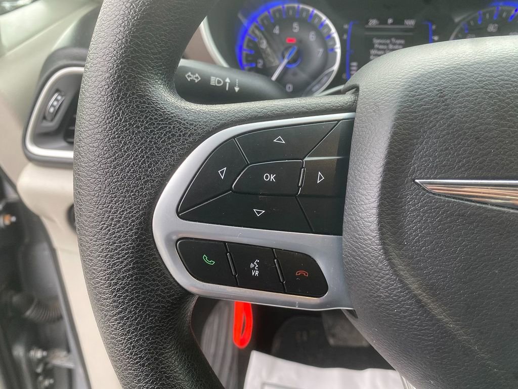 Used 2020 Chrysler Voyager LX image 16