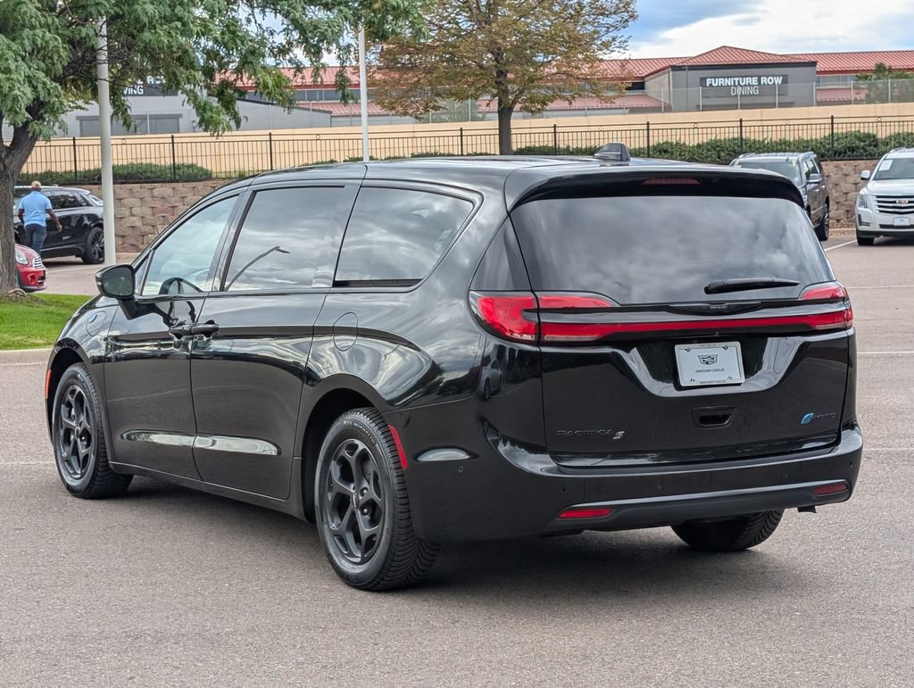 Used 2023 Chrysler Pacifica Touring-L w/ S Appearance Package FWD image 4