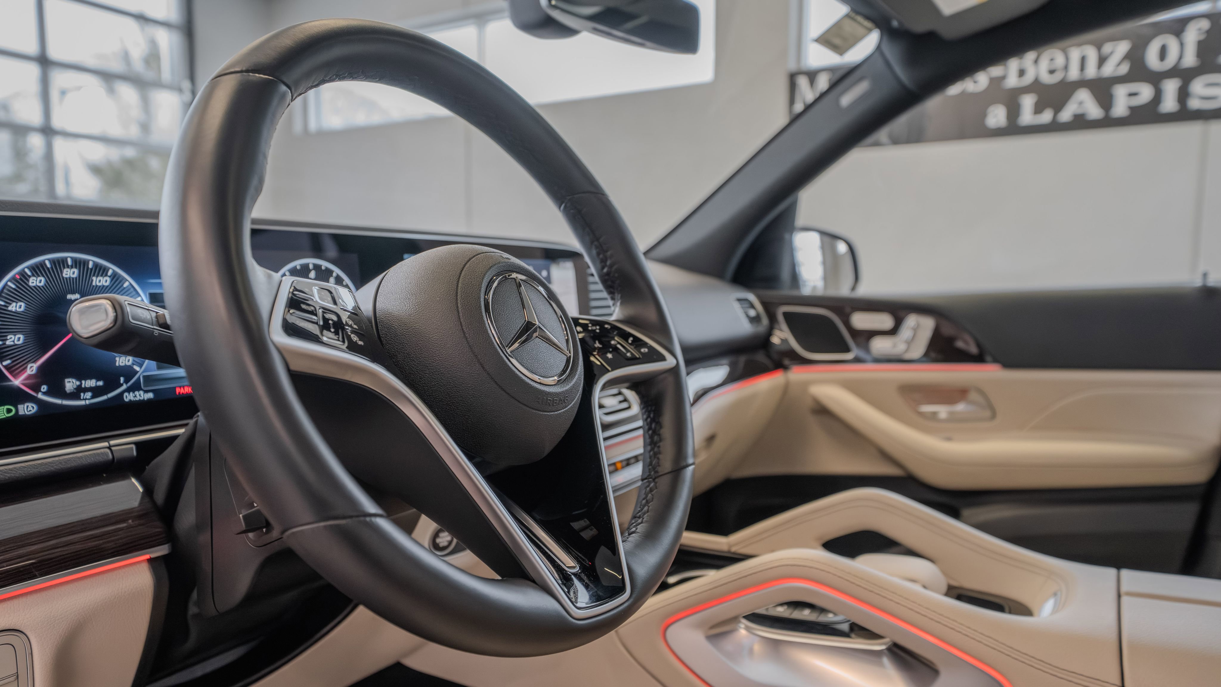 Used 2024 Mercedes-Benz GLE 350 4MATIC image 7