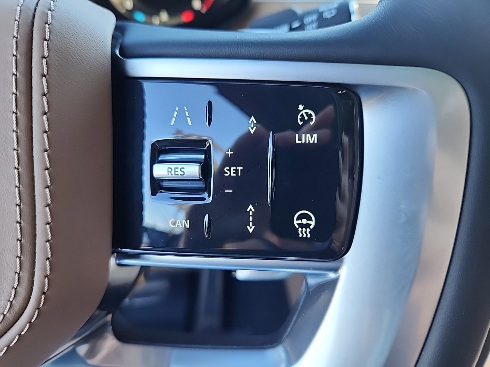 New 2025 Land Rover Range Rover Long Wheelbase SE image 20