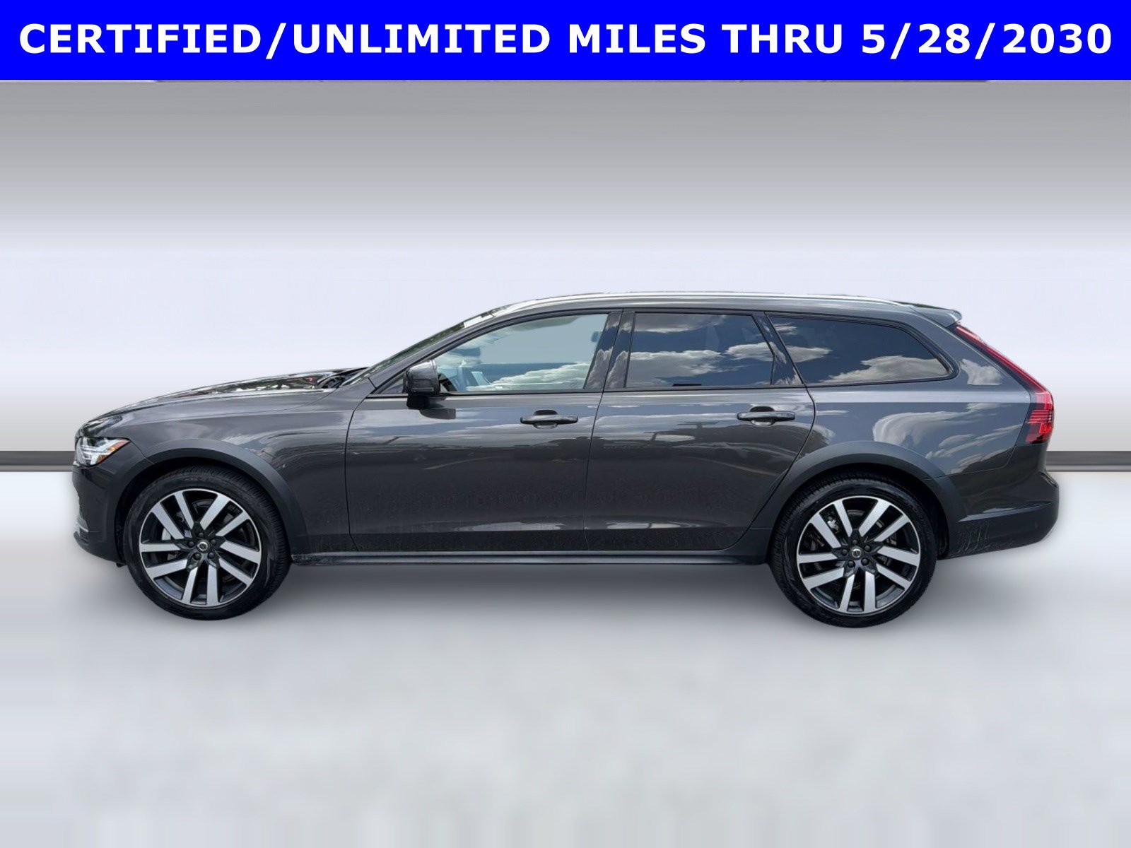 Certified 2025 Volvo V90 B6 Cross Country Ultra AWD/4WD image 2