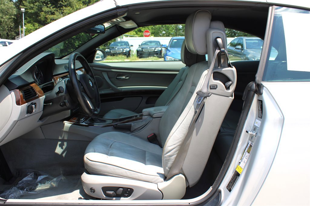 Used 2009 BMW 328i Convertible image 19