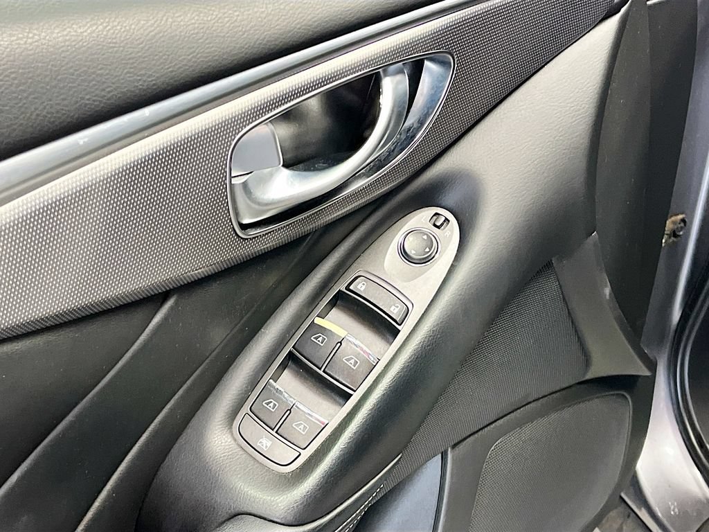 Used 2016 INFINITI Q50 3.0t Premium AWD/4WD image 17