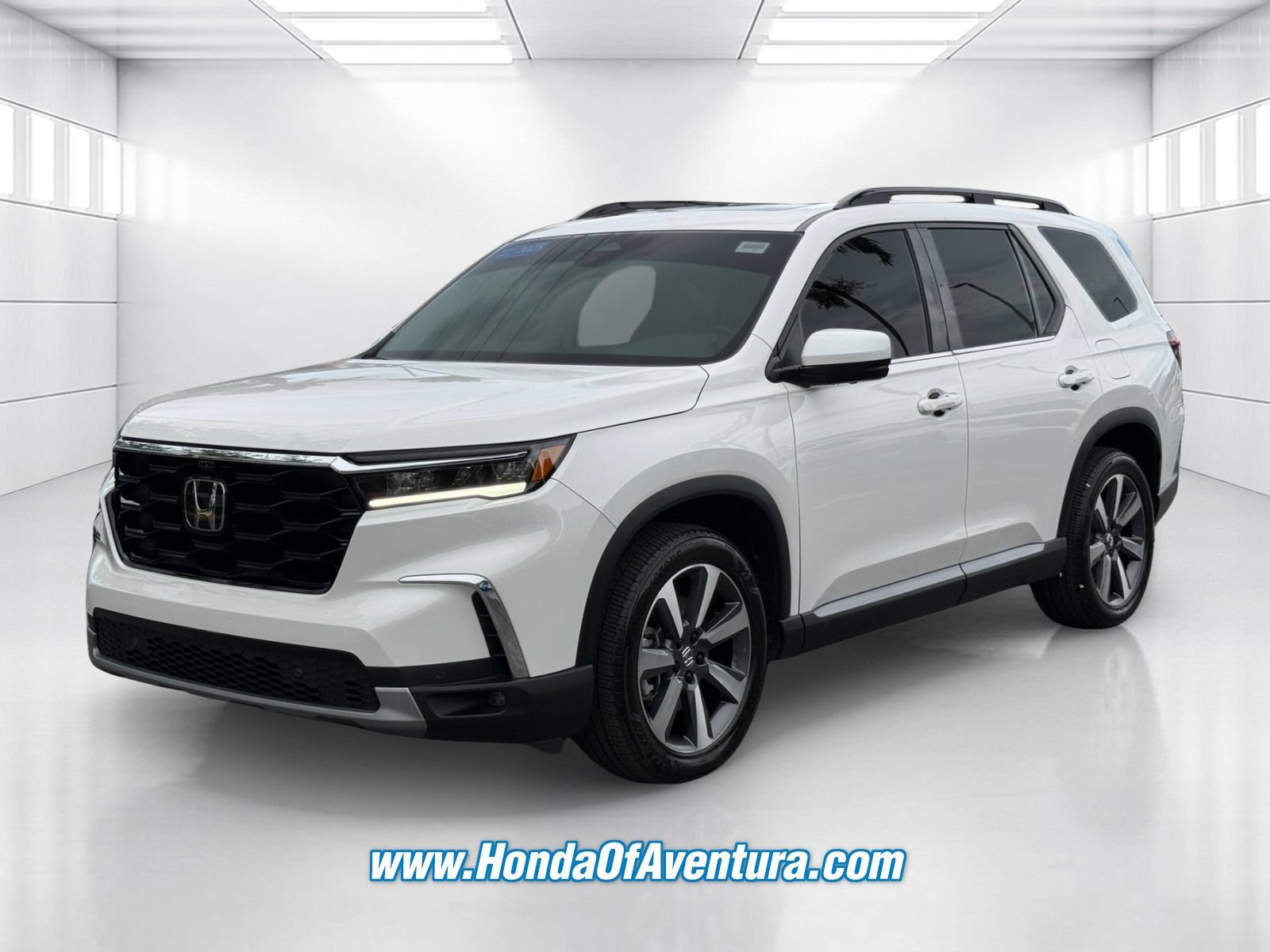 Certified 2025 Honda Pilot Elite image 3