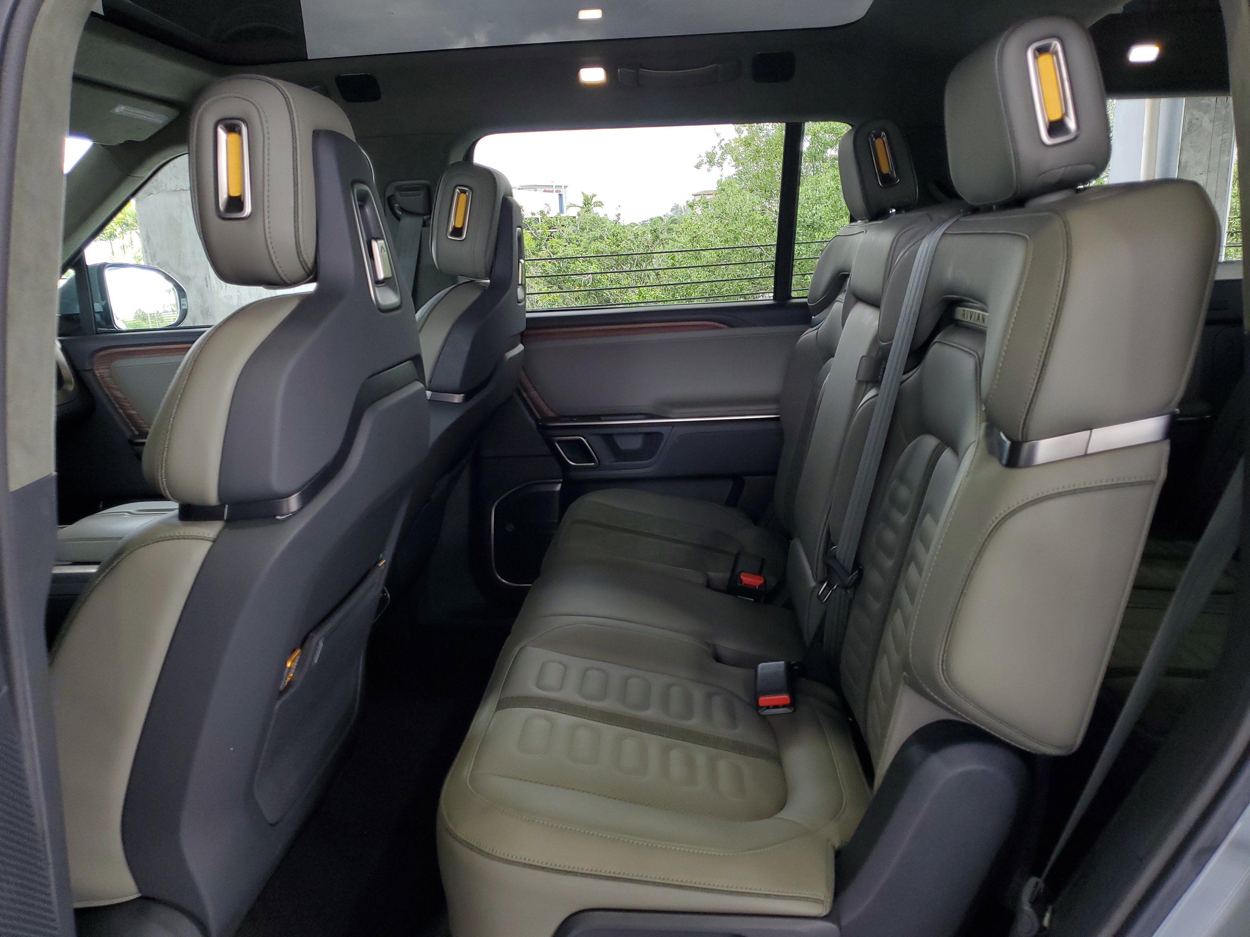 Used 2024 Rivian R1S Adventure image 9