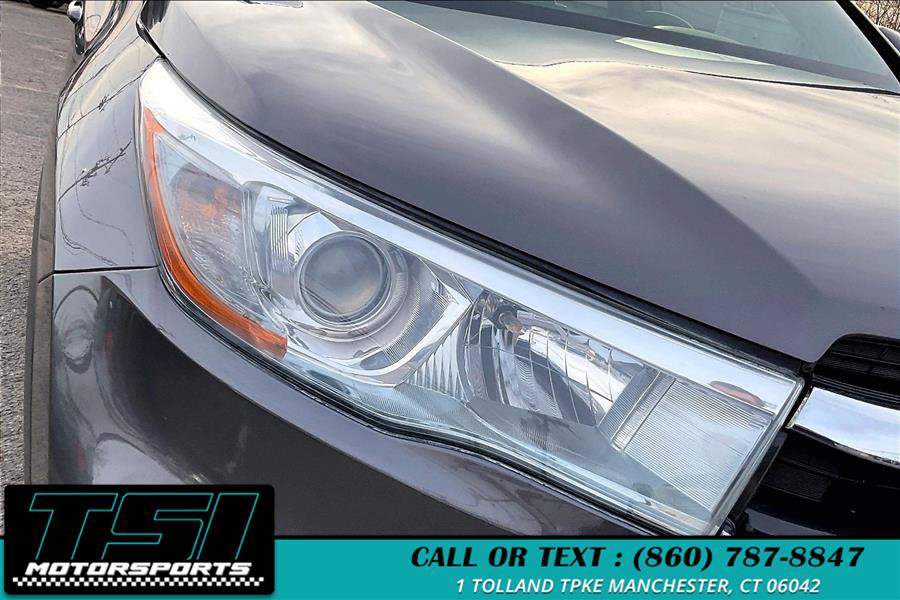 Used 2016 Toyota Highlander LE AWD/4WD image 29