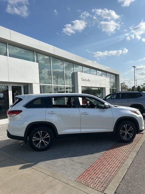 Used 2019 Toyota Highlander LE FWD image 7