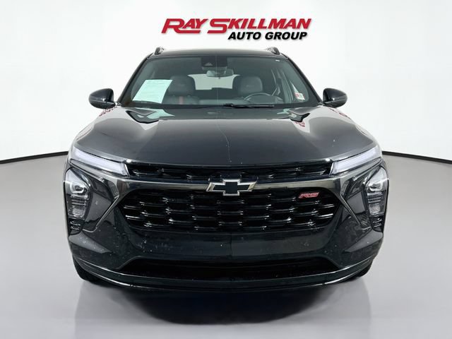 Used 2024 Chevrolet Trax RS w/ Driver Confidence Package FWD image 2