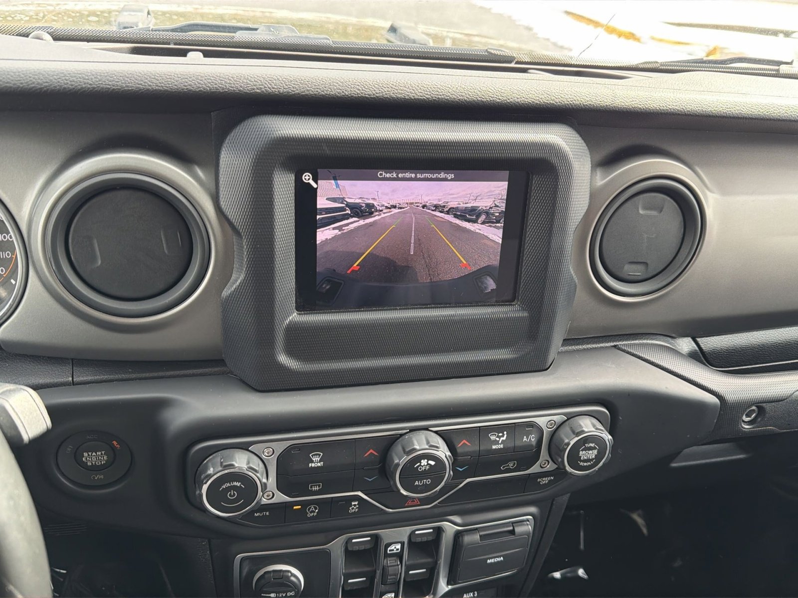 Used 2021 Jeep Gladiator Willys image 19