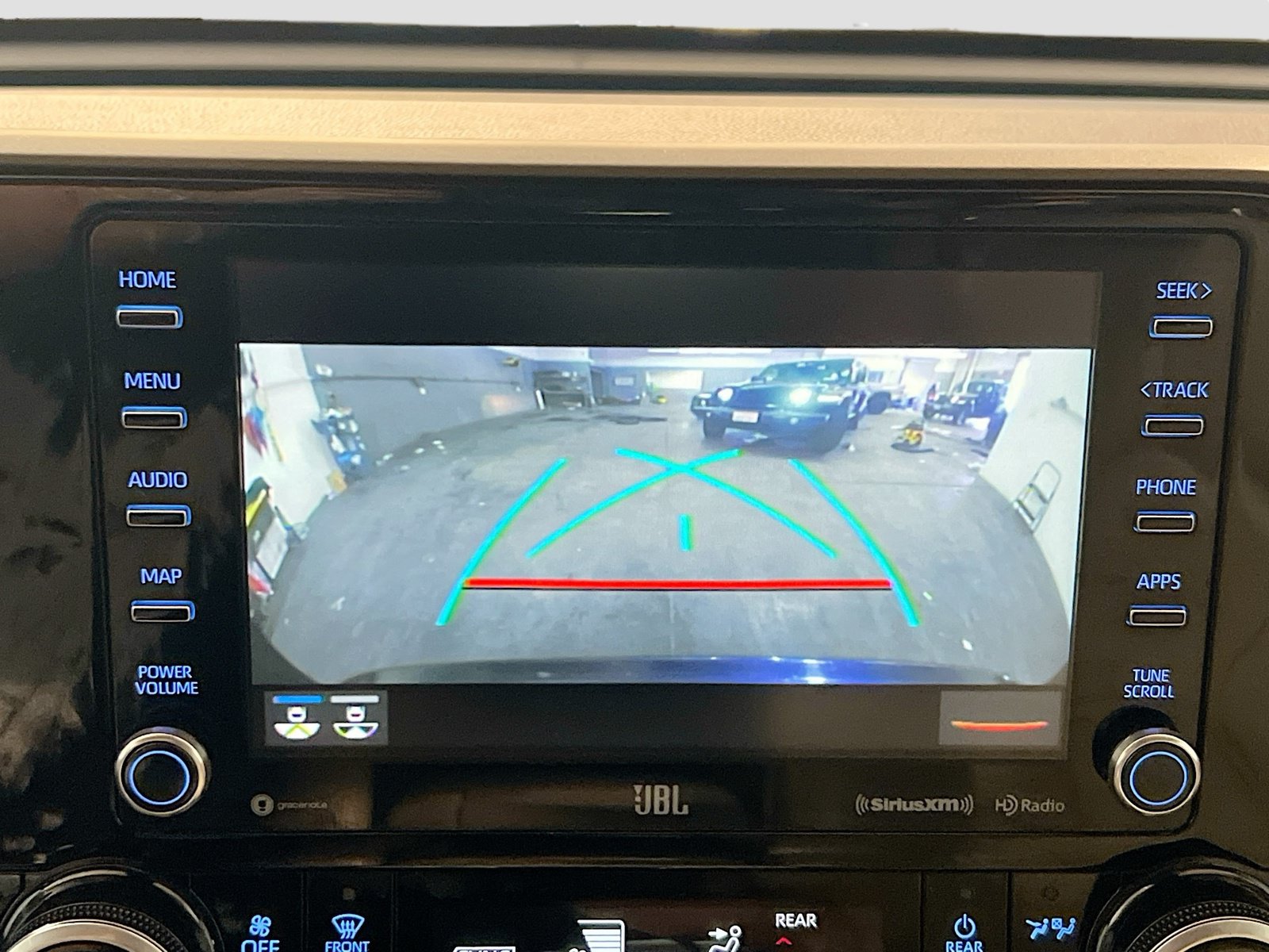 Used 2021 Toyota Highlander Limited FWD image 10