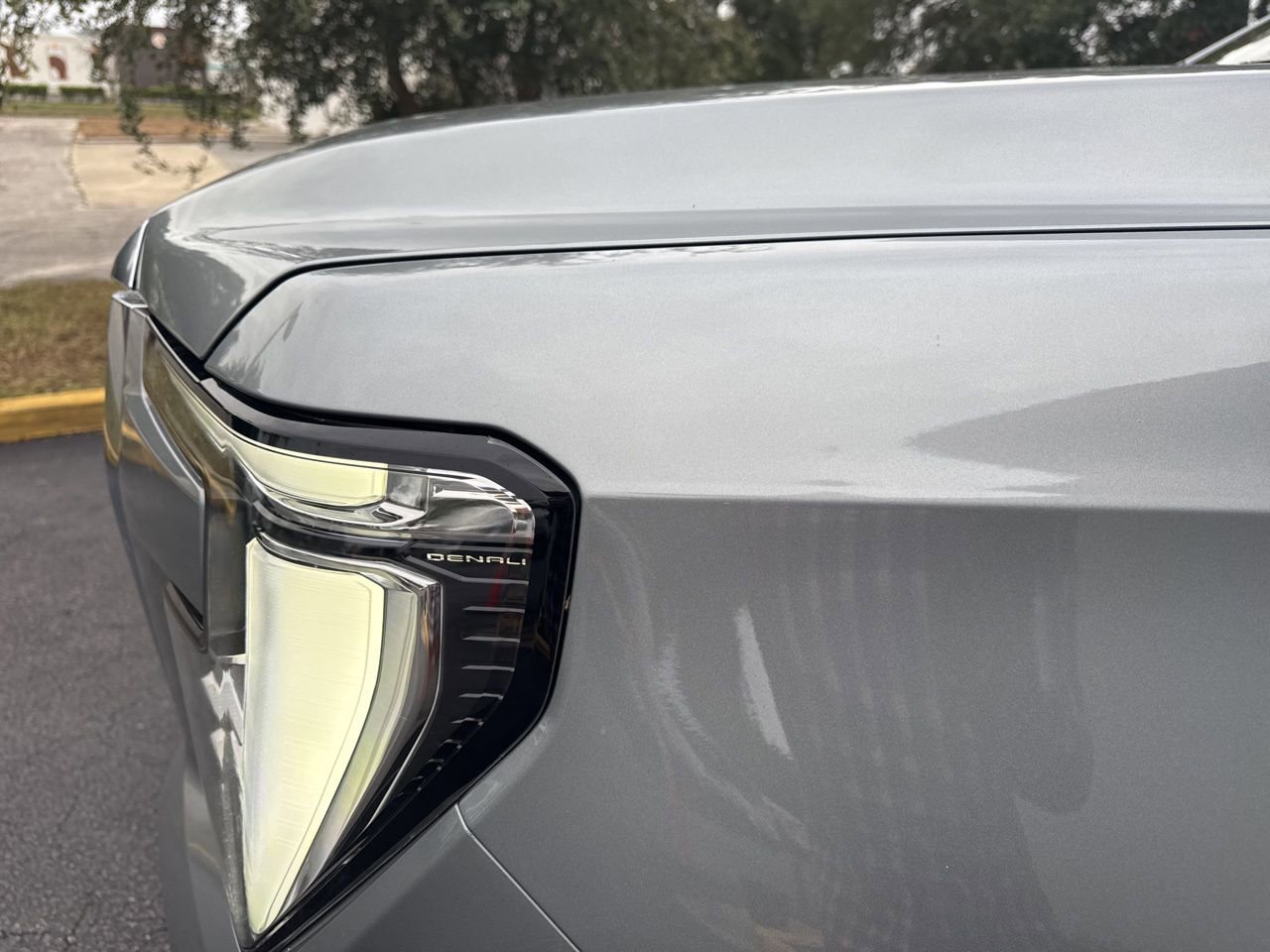 Used 2025 GMC Yukon XL Denali image 4