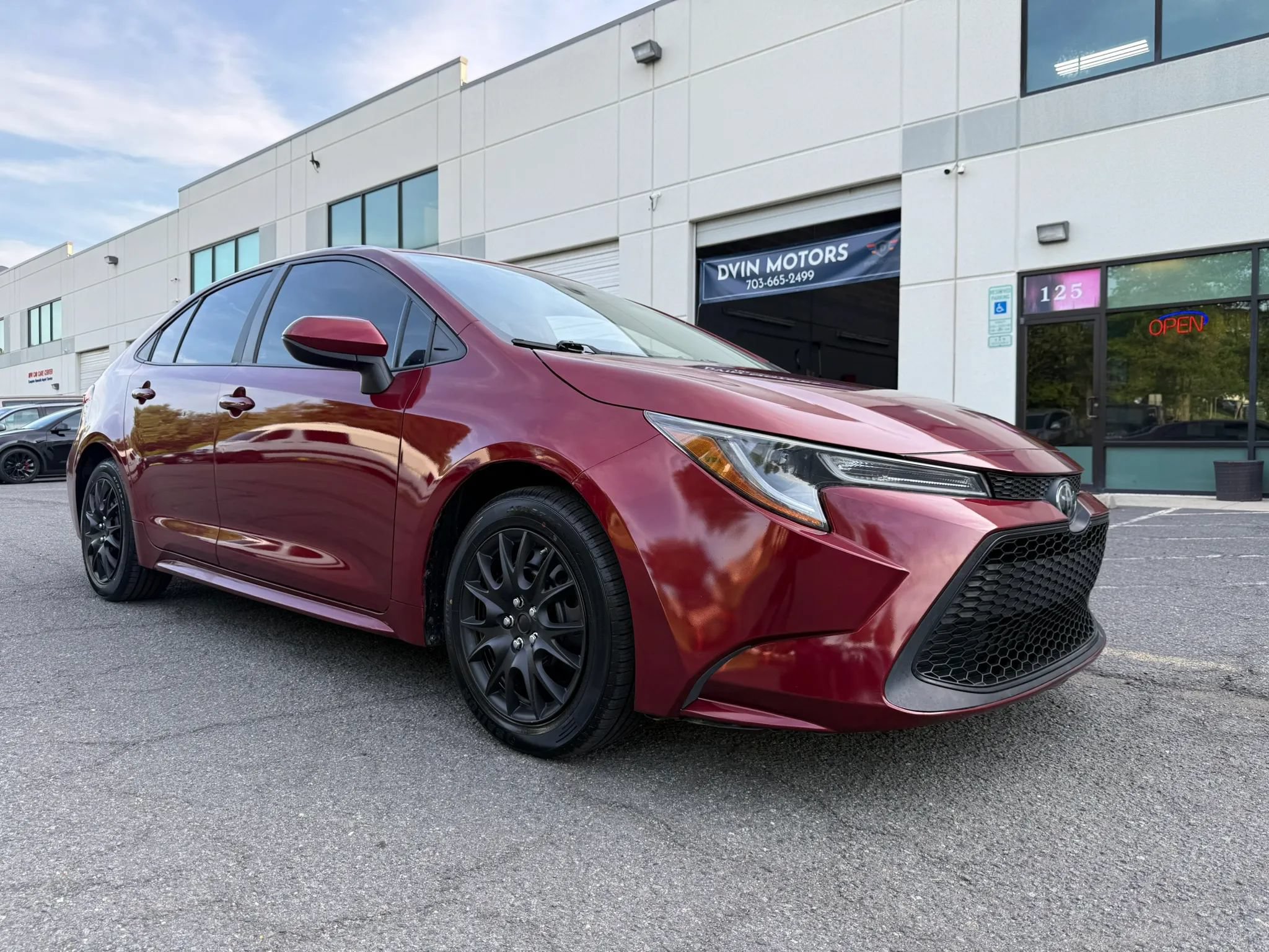 Used 2022 Toyota Corolla LE FWD image 2