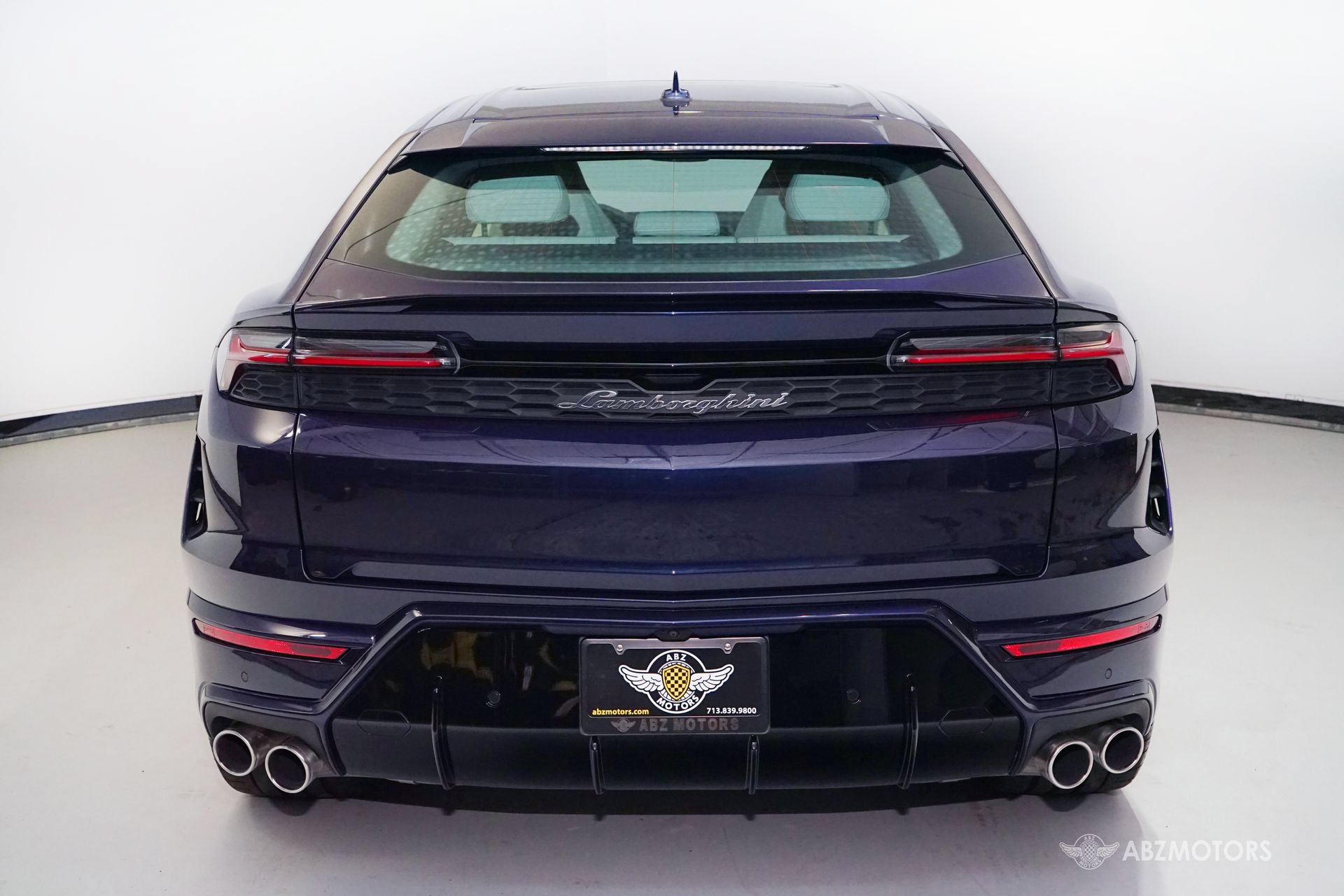 Used 2025 Lamborghini Urus SE AWD/4WD image 8