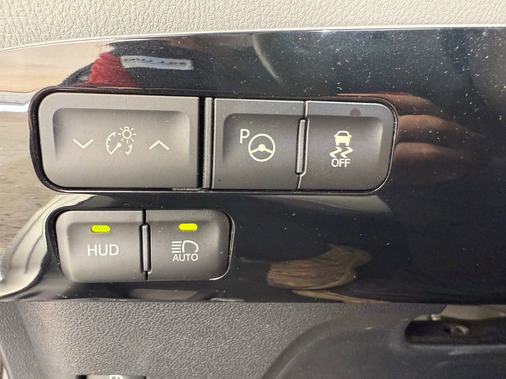 Used 2017 Toyota Prius Four w/ Advanced Technology Package FWD image 13
