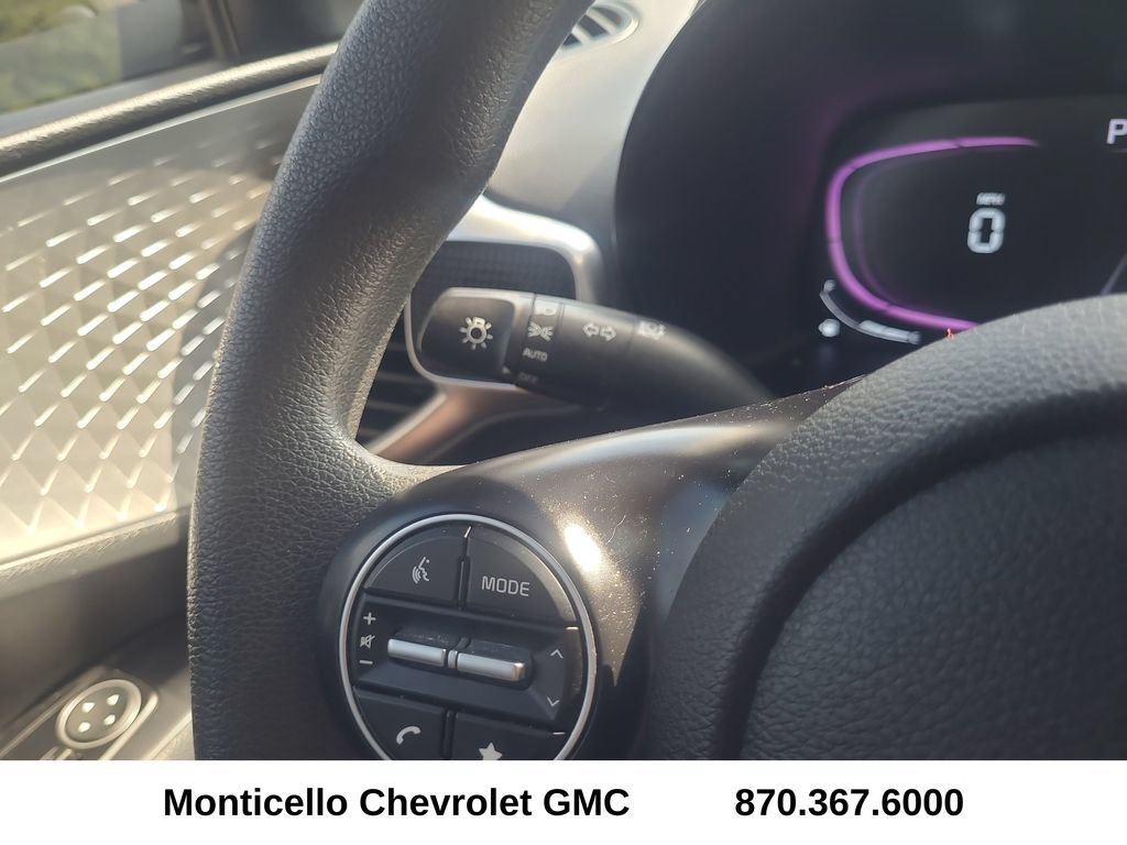 Used 2025 Kia Soul LX w/ LX Technology Package FWD image 19