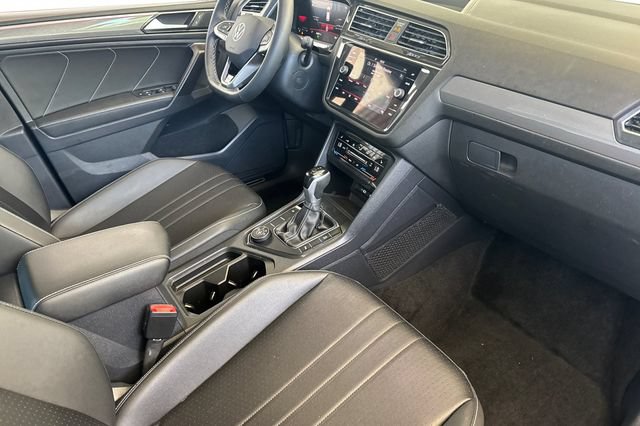 Used 2023 Volkswagen Tiguan SE R-Line AWD/4WD image 16