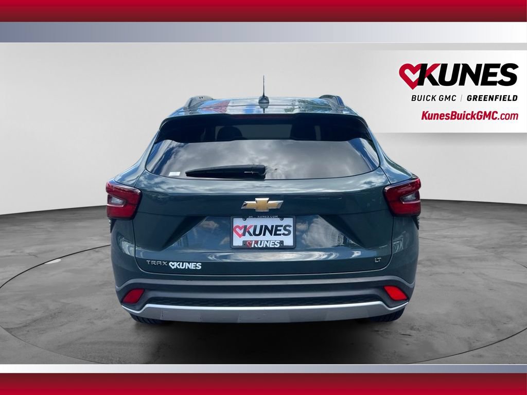 Used 2025 Chevrolet Trax LT FWD image 6