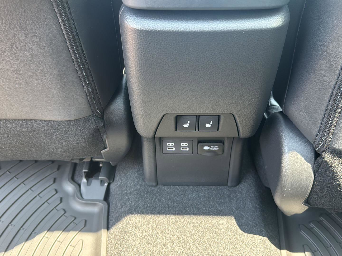 New 2025 Toyota Prius Plug-In Hybrid image 18