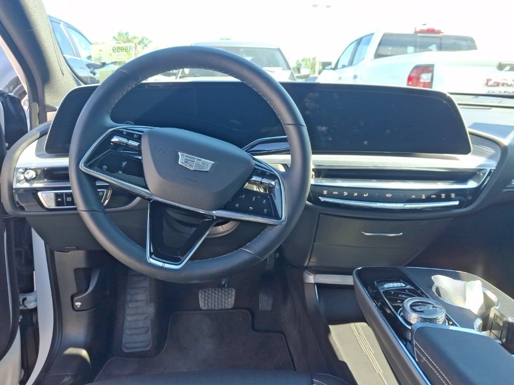 Used 2024 Cadillac Lyriq Luxury RWD image 12