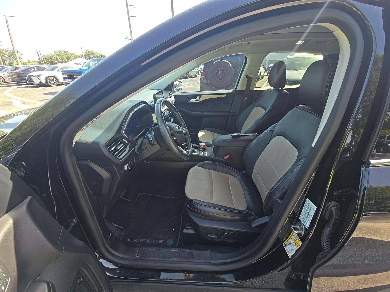 Used 2021 Ford Escape Titanium w/ Titanium Elite Package AWD/4WD image 6