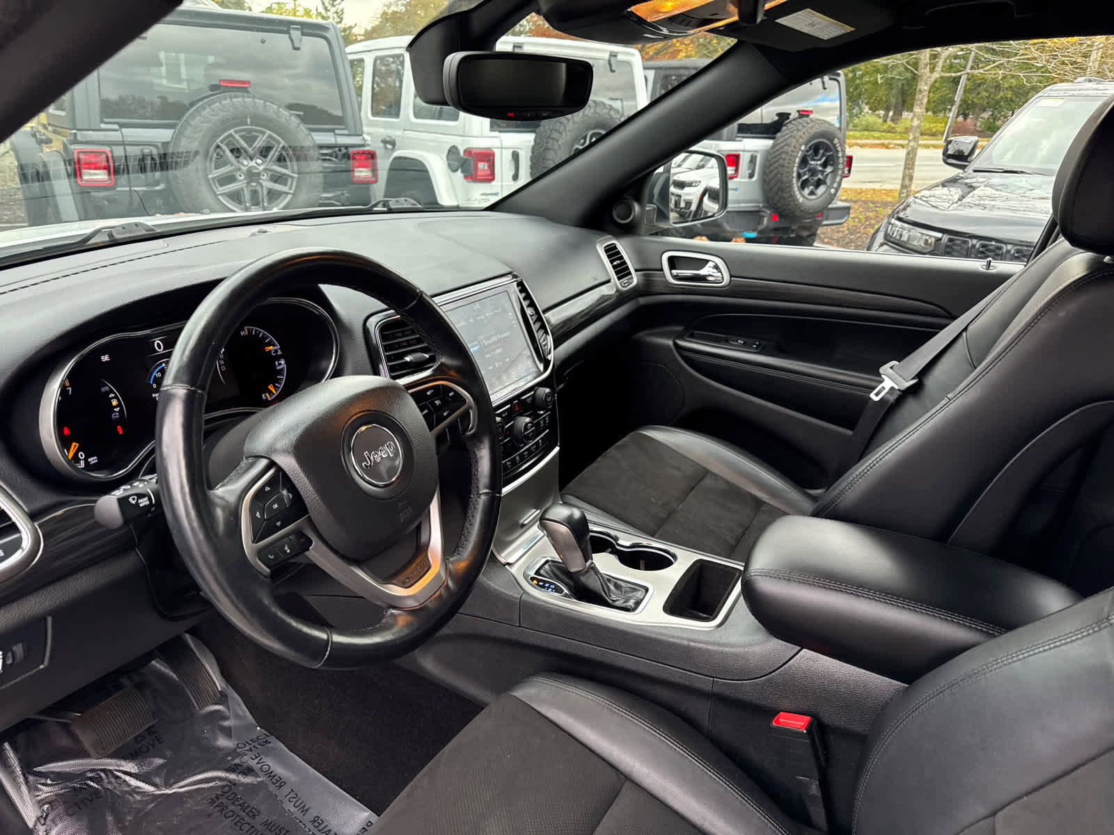 Used 2022 Jeep Grand Cherokee Laredo X image 12