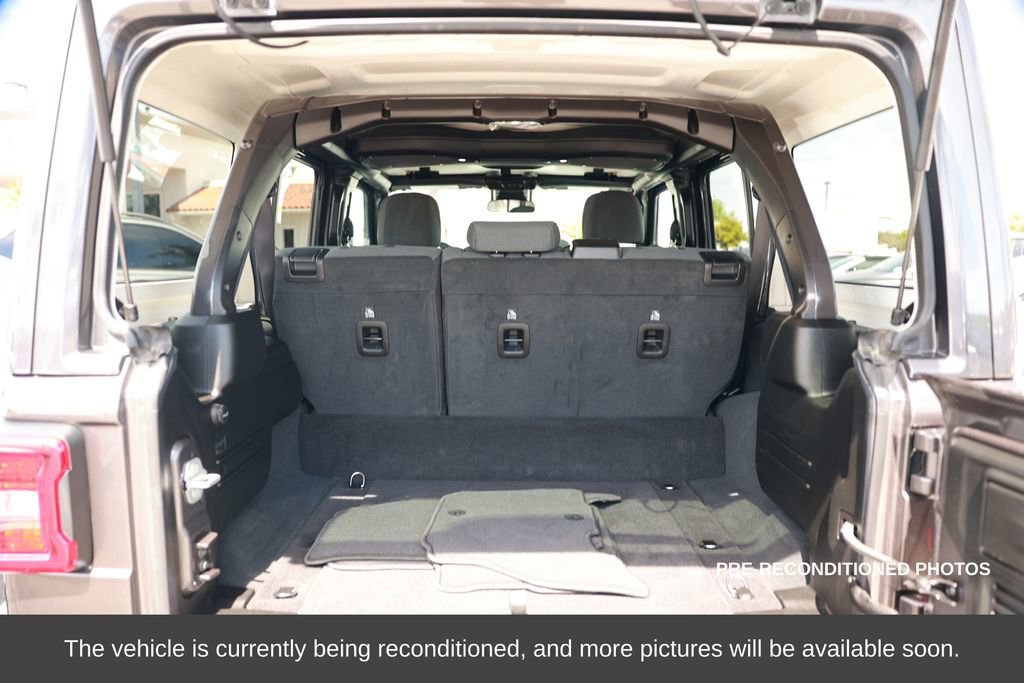 Used 2025 Jeep Wrangler Unlimited Sahara w/ Safety Group image 38