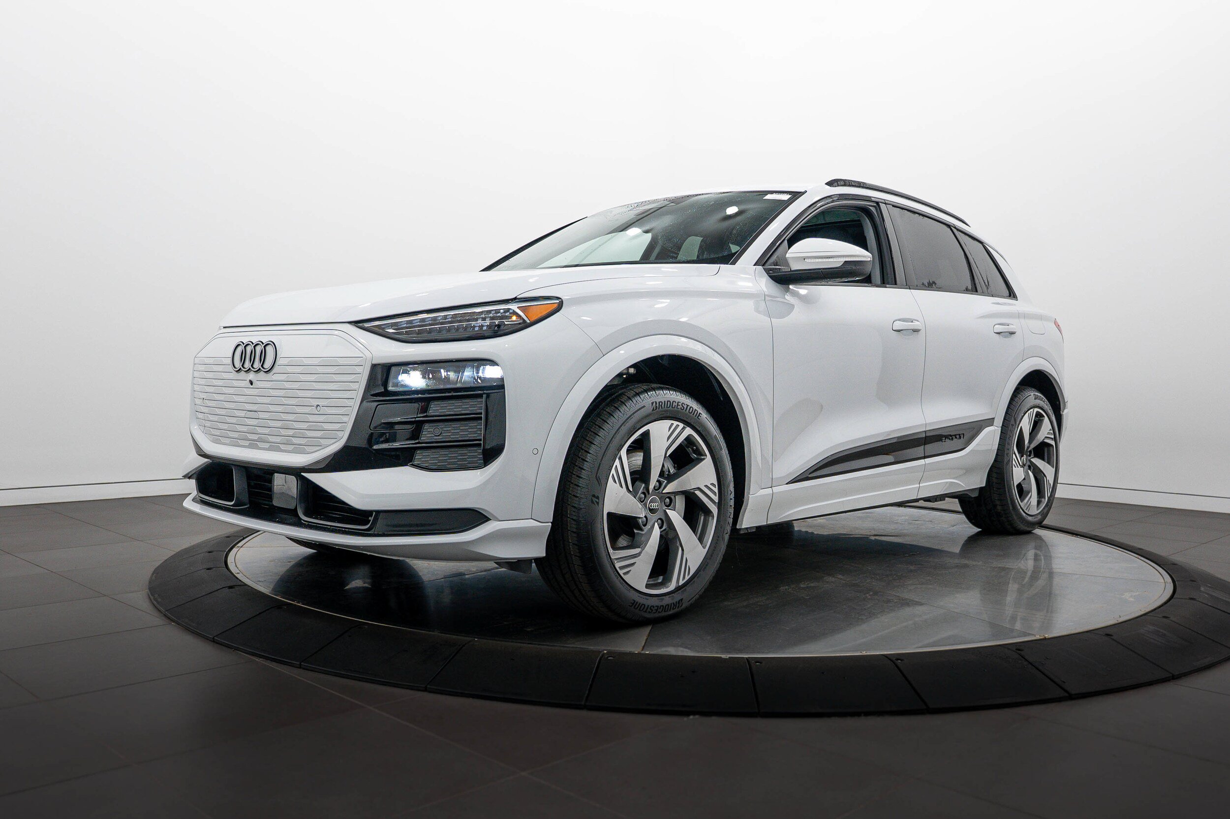 Certified 2025 Audi Q6 e-tron Premium Plus w/ Premium Plus AWD/4WD image 6