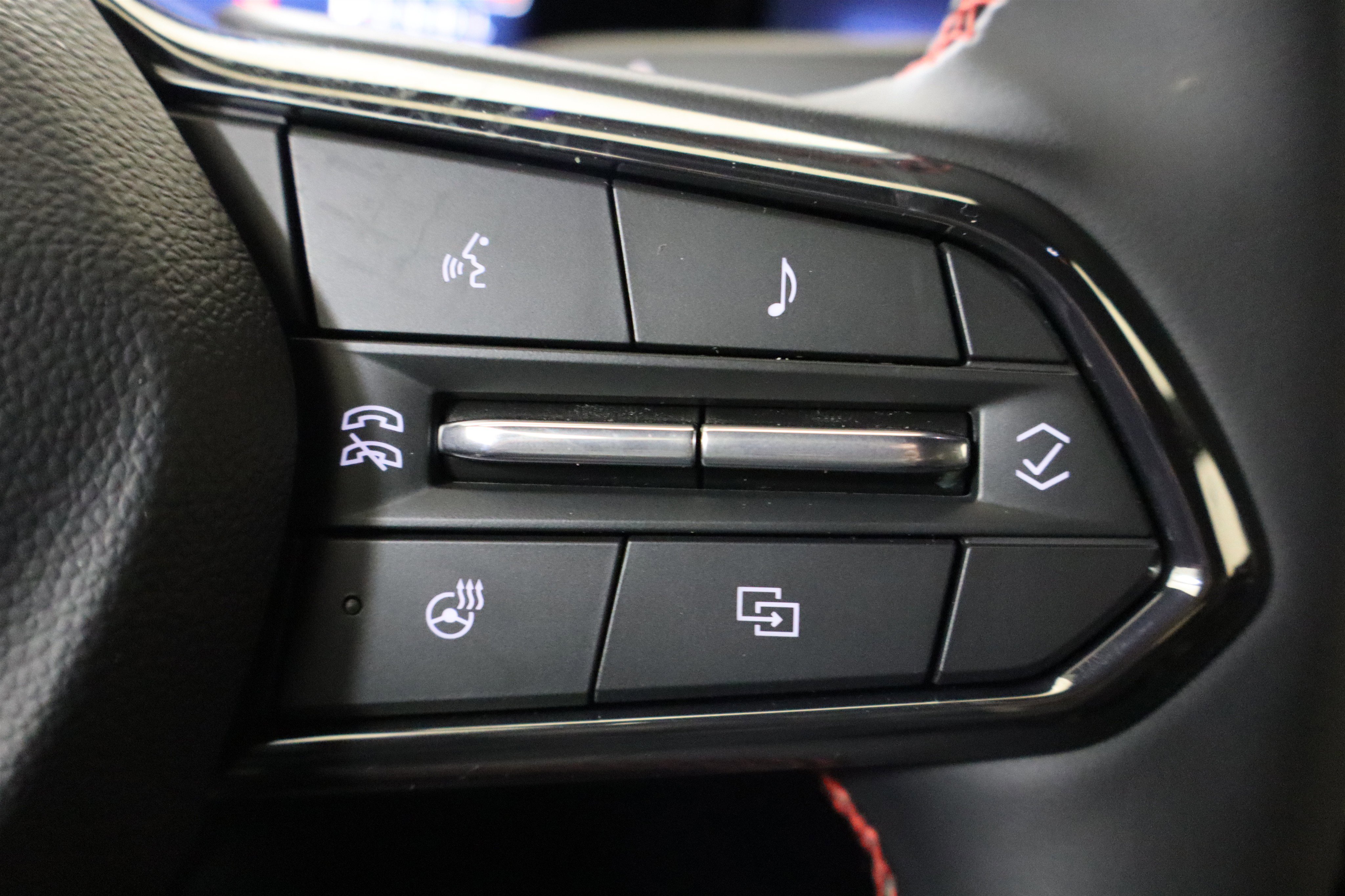 New 2026 Chevrolet Traverse RS w/ LPO, Floor Liner Package FWD image 29