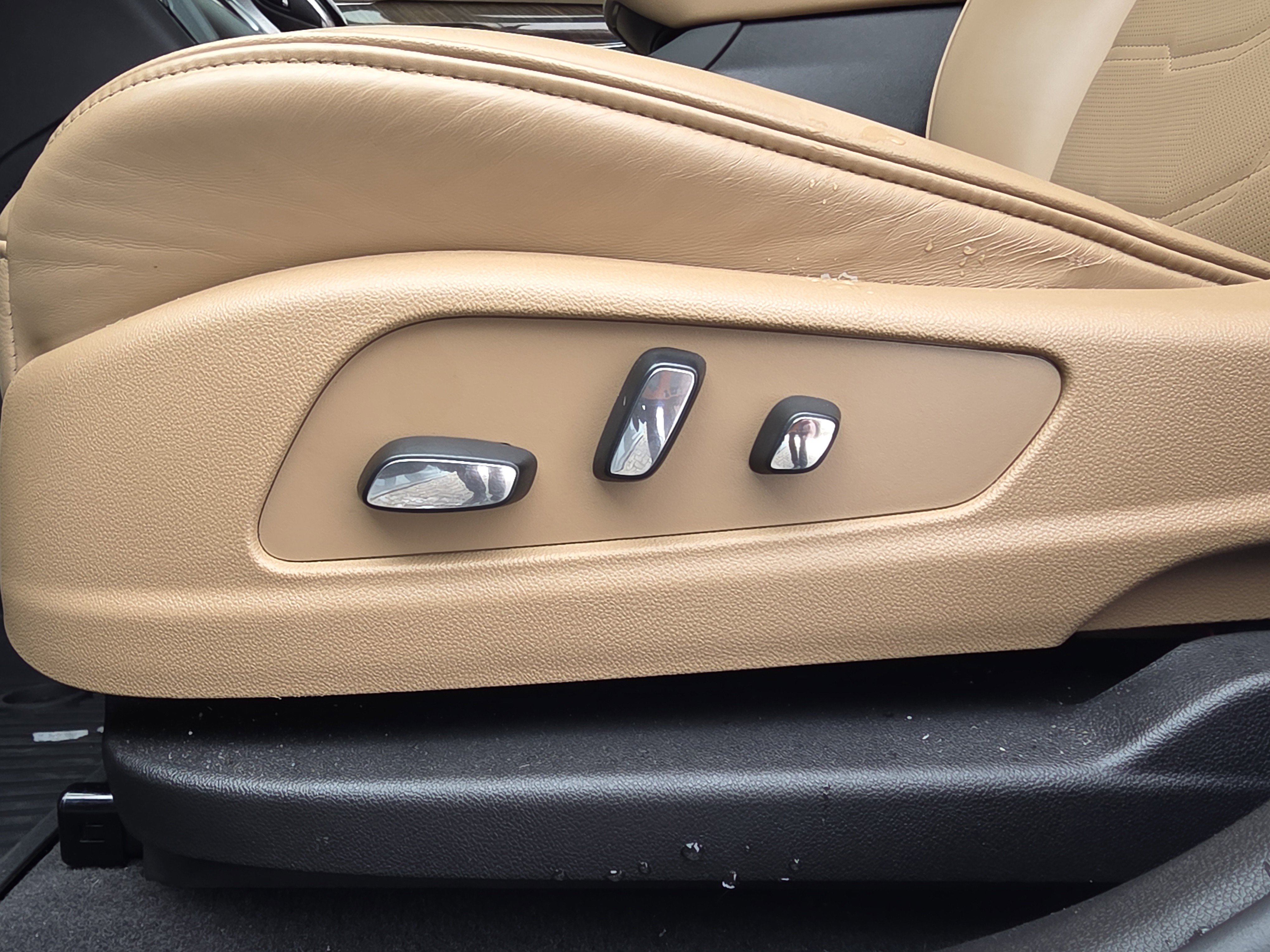 Used 2025 Cadillac XT6 Sport w/ Platinum Package image 18