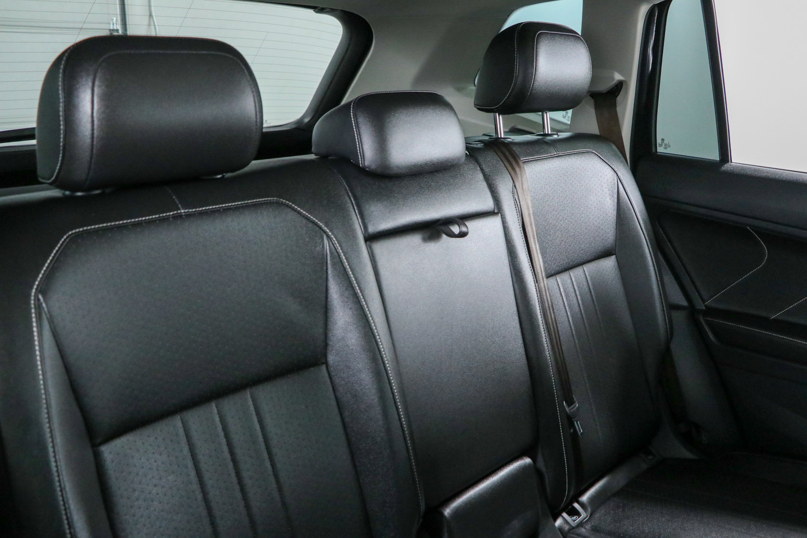 Used 2022 Volkswagen Tiguan SE w/ Panoramic Sunroof Package AWD/4WD image 28