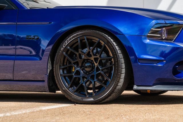 Used 2014 Ford Mustang GT Premium w/ Comfort Package RWD image 36