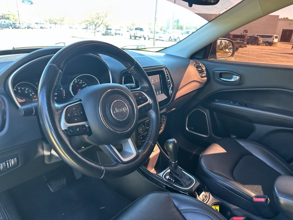 Used 2021 Jeep Compass Latitude w/ Sun and Sound Group FWD image 9