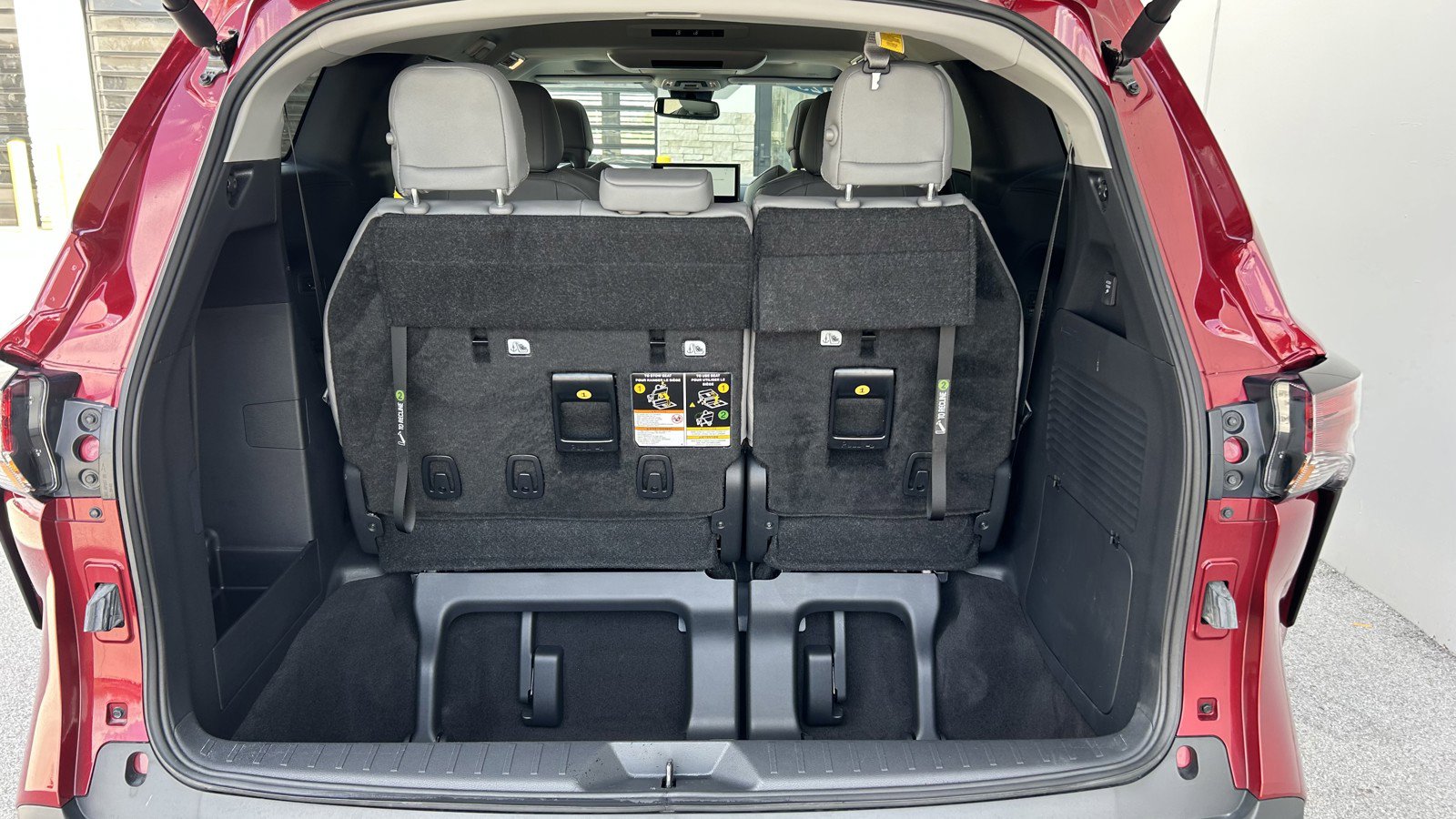 Used 2025 Toyota Sienna XLE w/ XLE Plus Package image 14