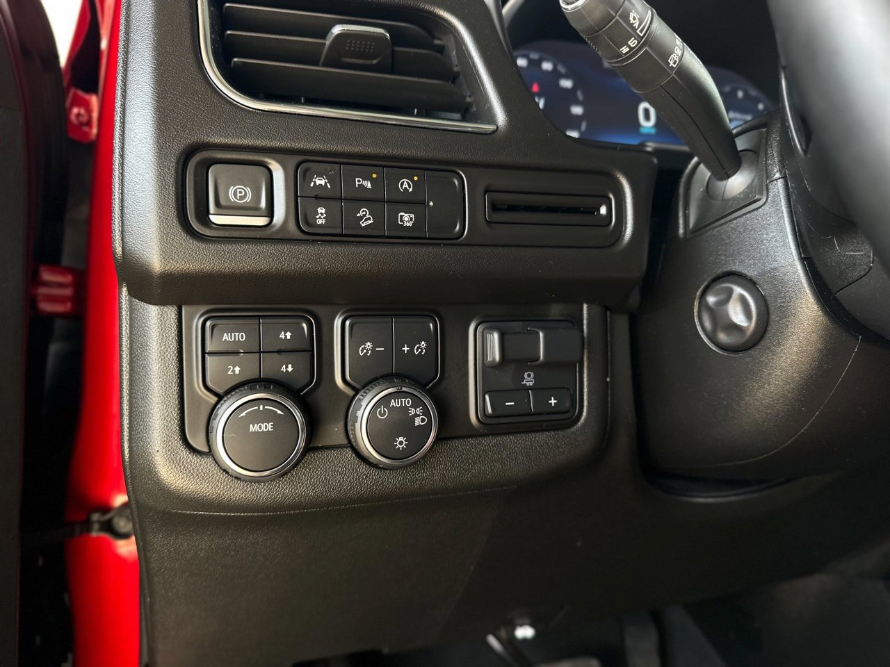 Certified 2023 Chevrolet Tahoe Z71 w/ Luxury Package image 12