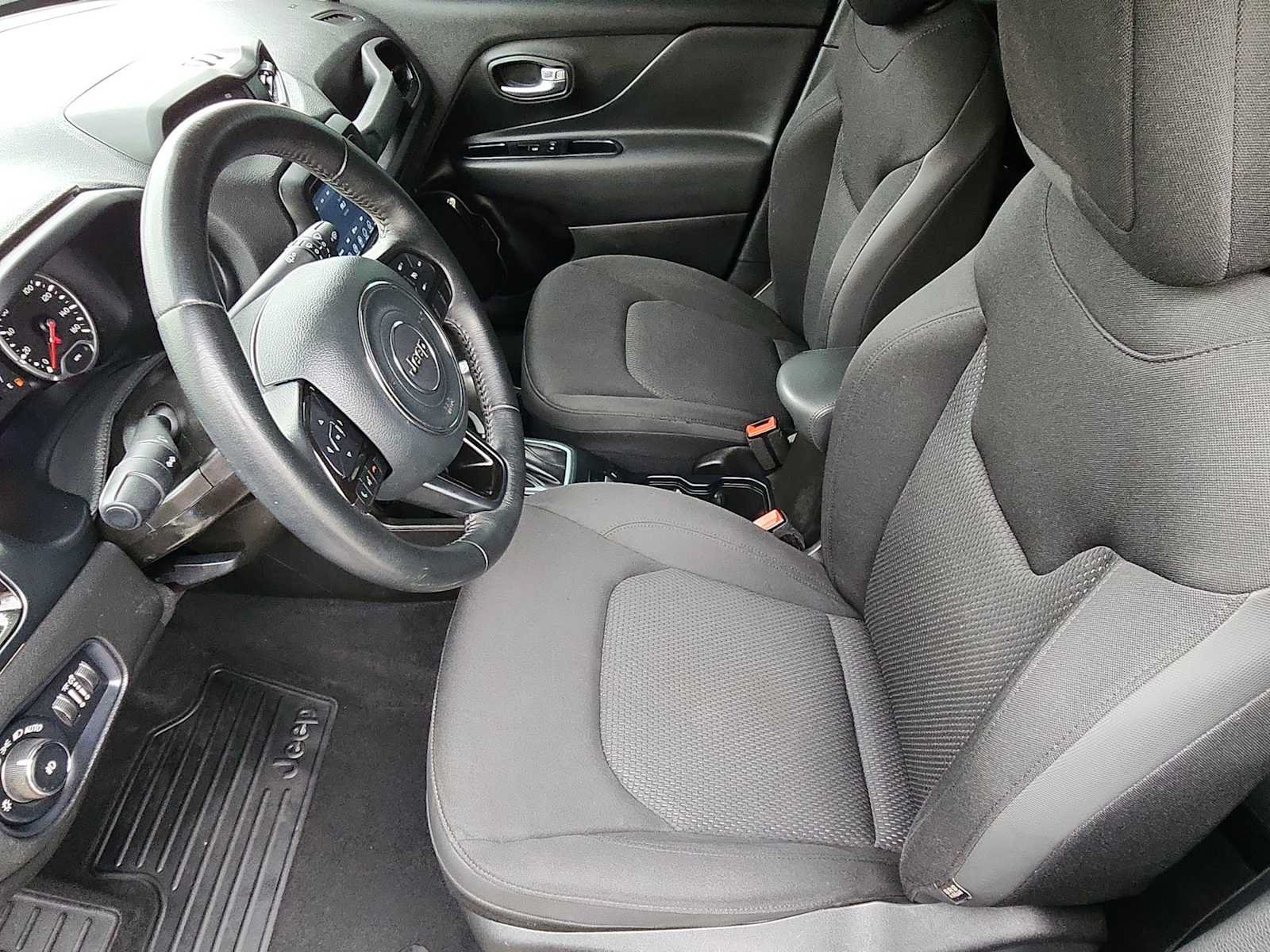 Used 2020 Jeep Renegade Altitude FWD image 15