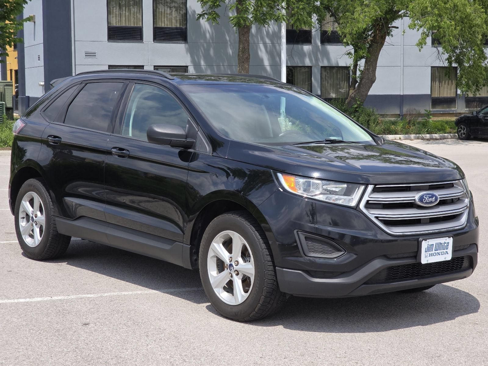 Used 2017 Ford Edge SE w/ Cargo Accessory Package AWD/4WD image 2